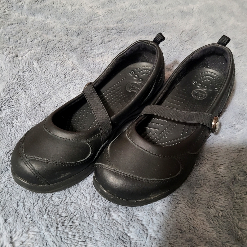 Crocs "Juniper" flat, women's size 5, black